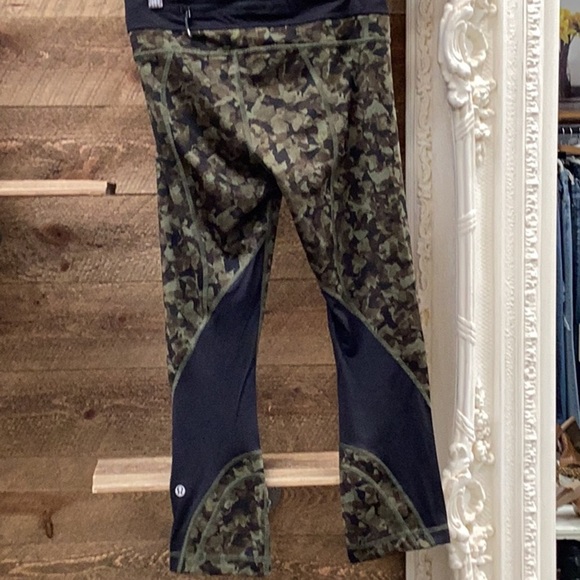 Lululemon Inspired Cropped Camo Leggings Size Small - Picture 4 of 5